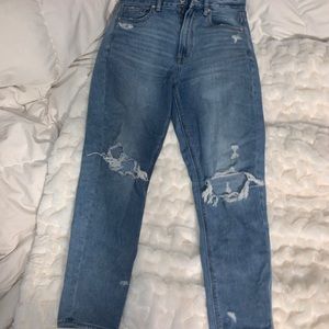 AMERICAN EAGLE MOM JEANS
